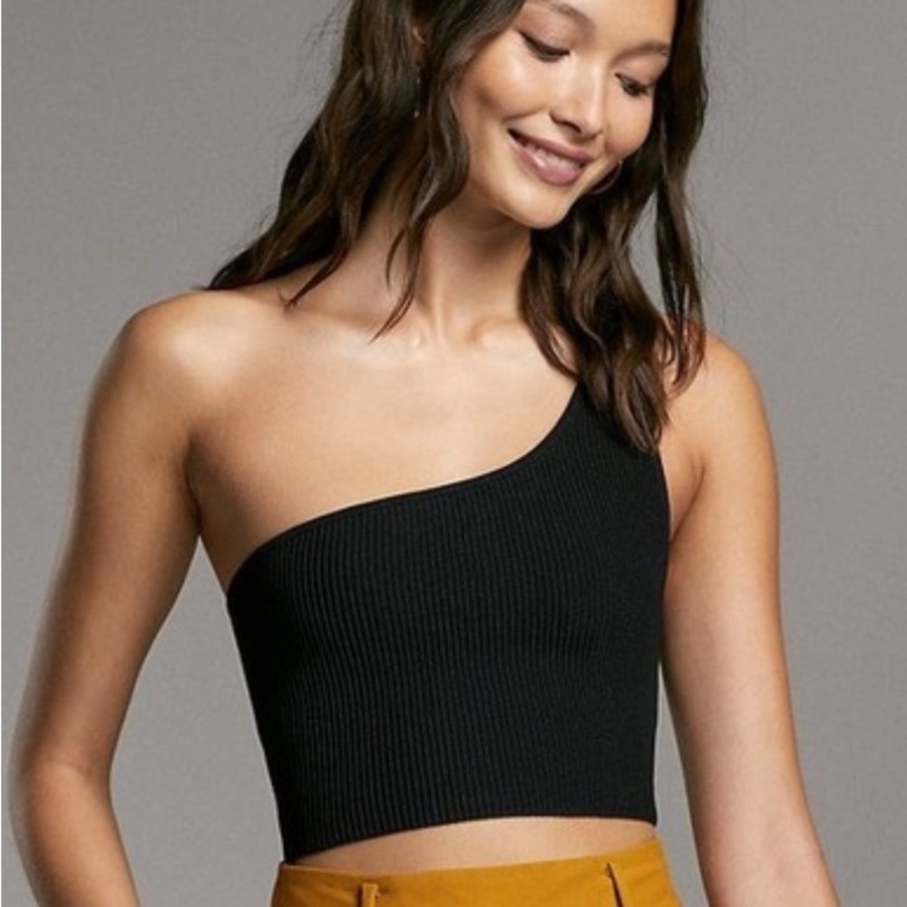Babaton Black One-Shoulder Ribbed Crop Tank